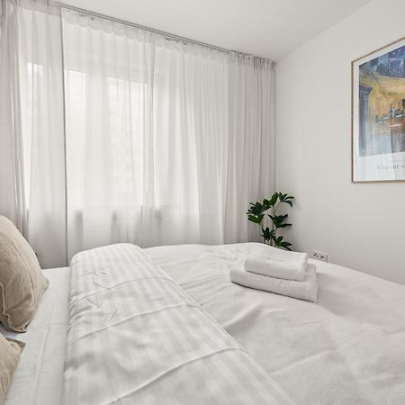 Rentplanet - Apartamenty Przy Palacu Kultury I Nauki วอร์ซอ ภายนอก รูปภาพ
