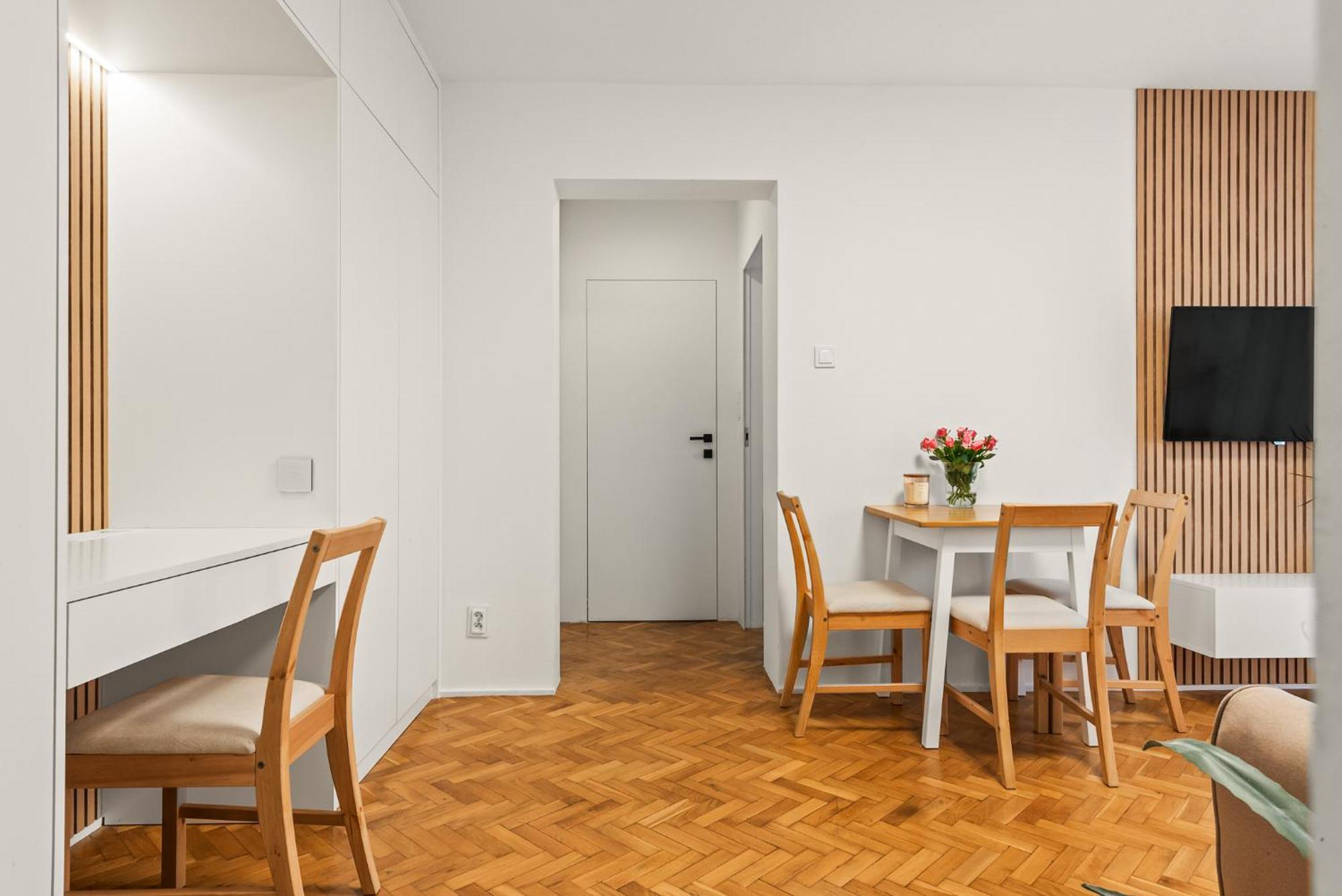 Rentplanet - Apartamenty Przy Palacu Kultury I Nauki วอร์ซอ ภายนอก รูปภาพ